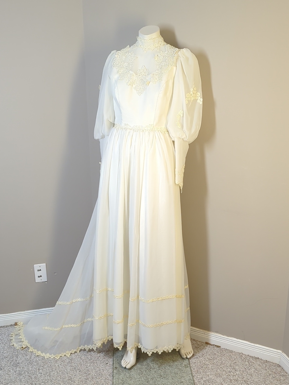 Vintage Wedding Dress Puff Sleeve Sheer Floral Application